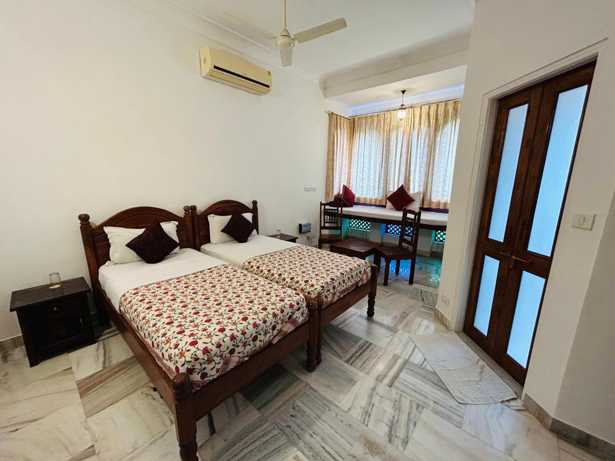 ג'איפור Adhbhut Hotel מראה חיצוני תמונה