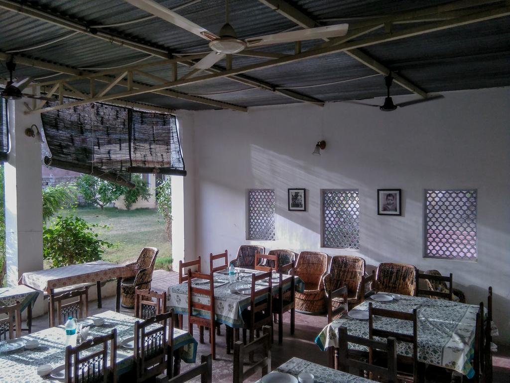 ג'איפור Adhbhut Hotel מראה חיצוני תמונה