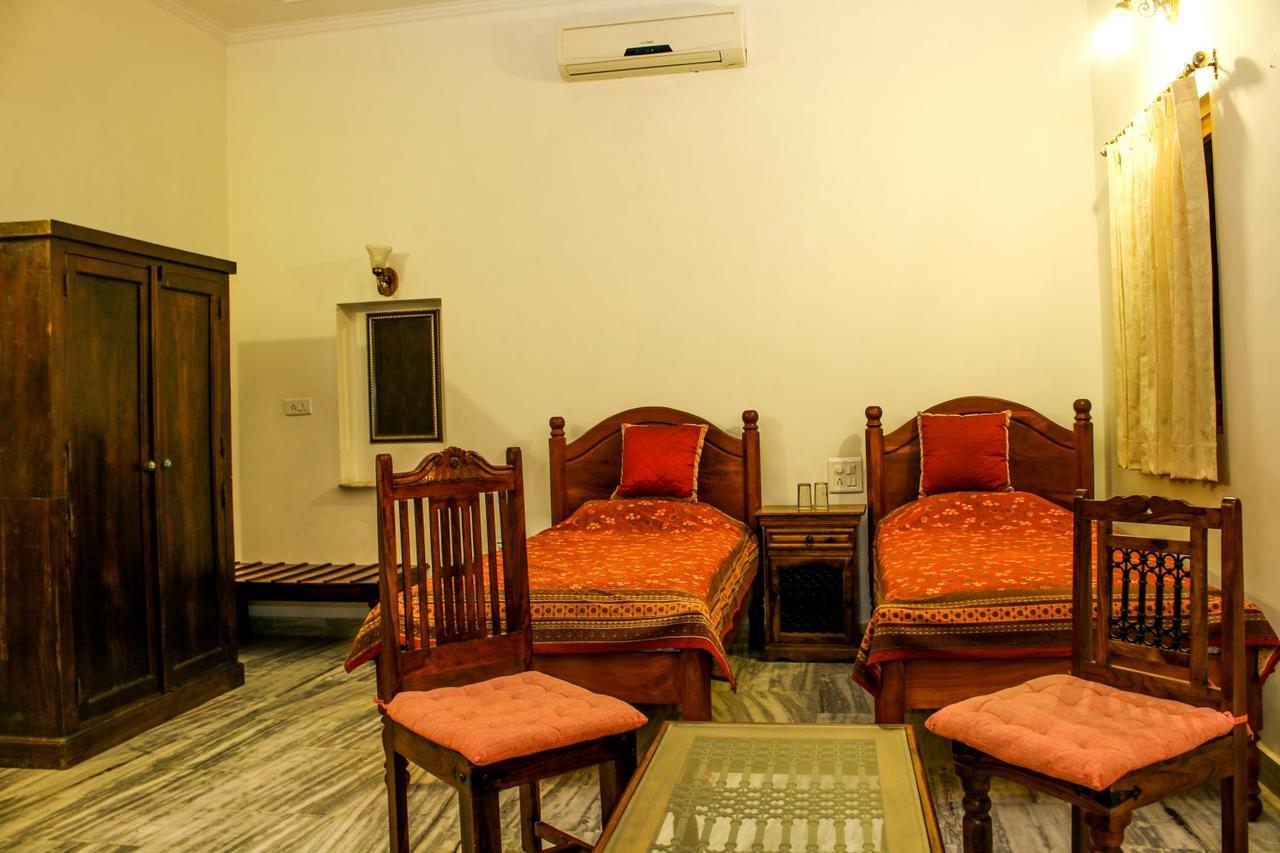ג'איפור Adhbhut Hotel מראה חיצוני תמונה