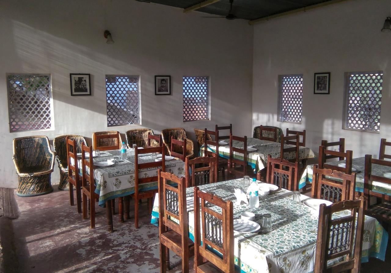 ג'איפור Adhbhut Hotel מראה חיצוני תמונה