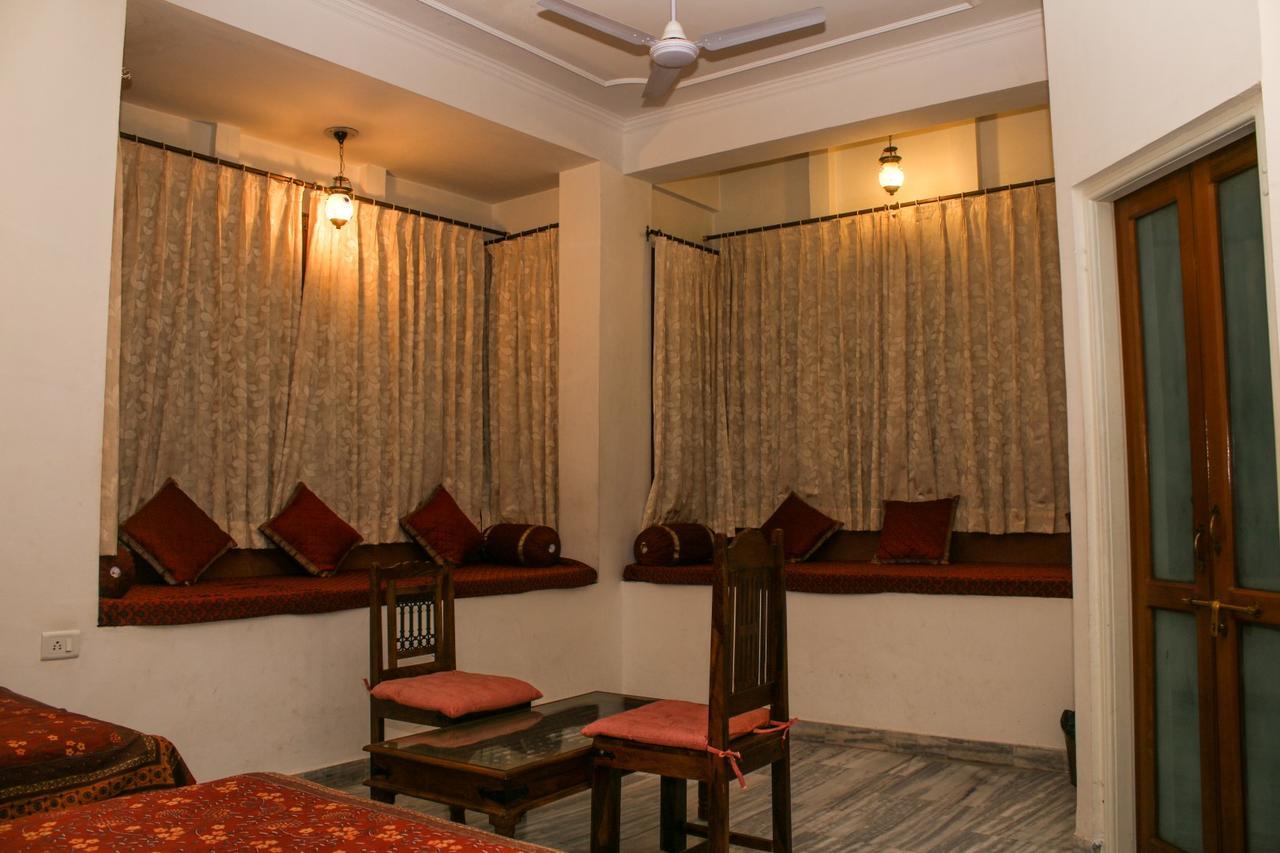 ג'איפור Adhbhut Hotel מראה חיצוני תמונה