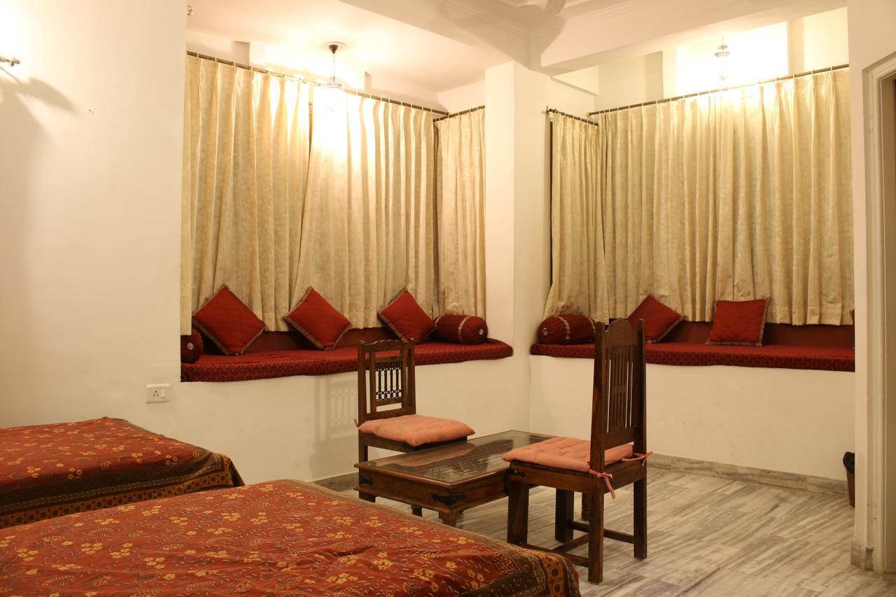 ג'איפור Adhbhut Hotel מראה חיצוני תמונה